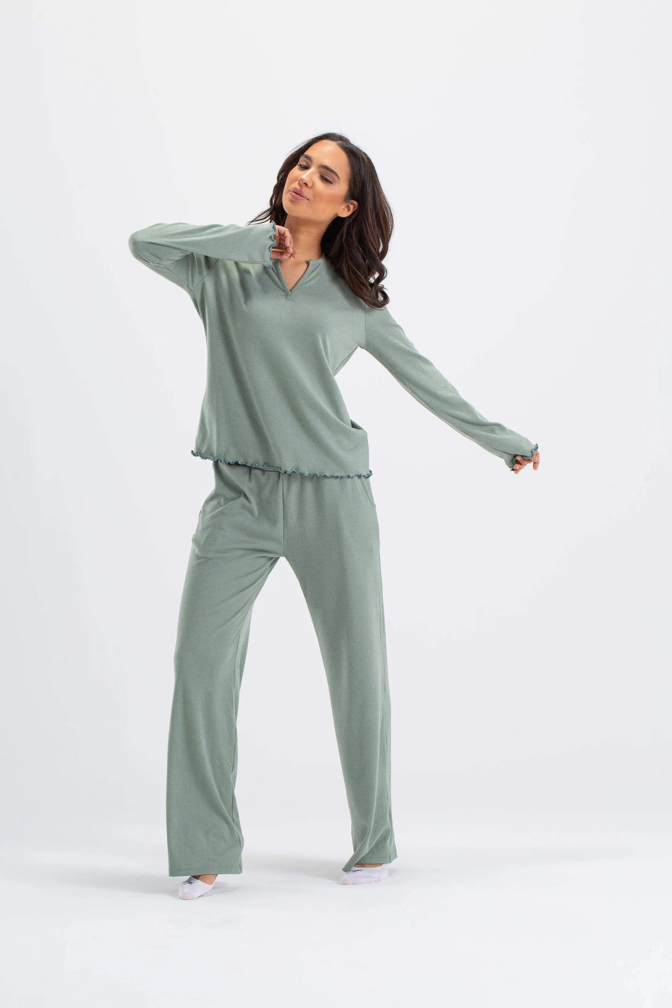 Pyjama Set with Ruffled Ending