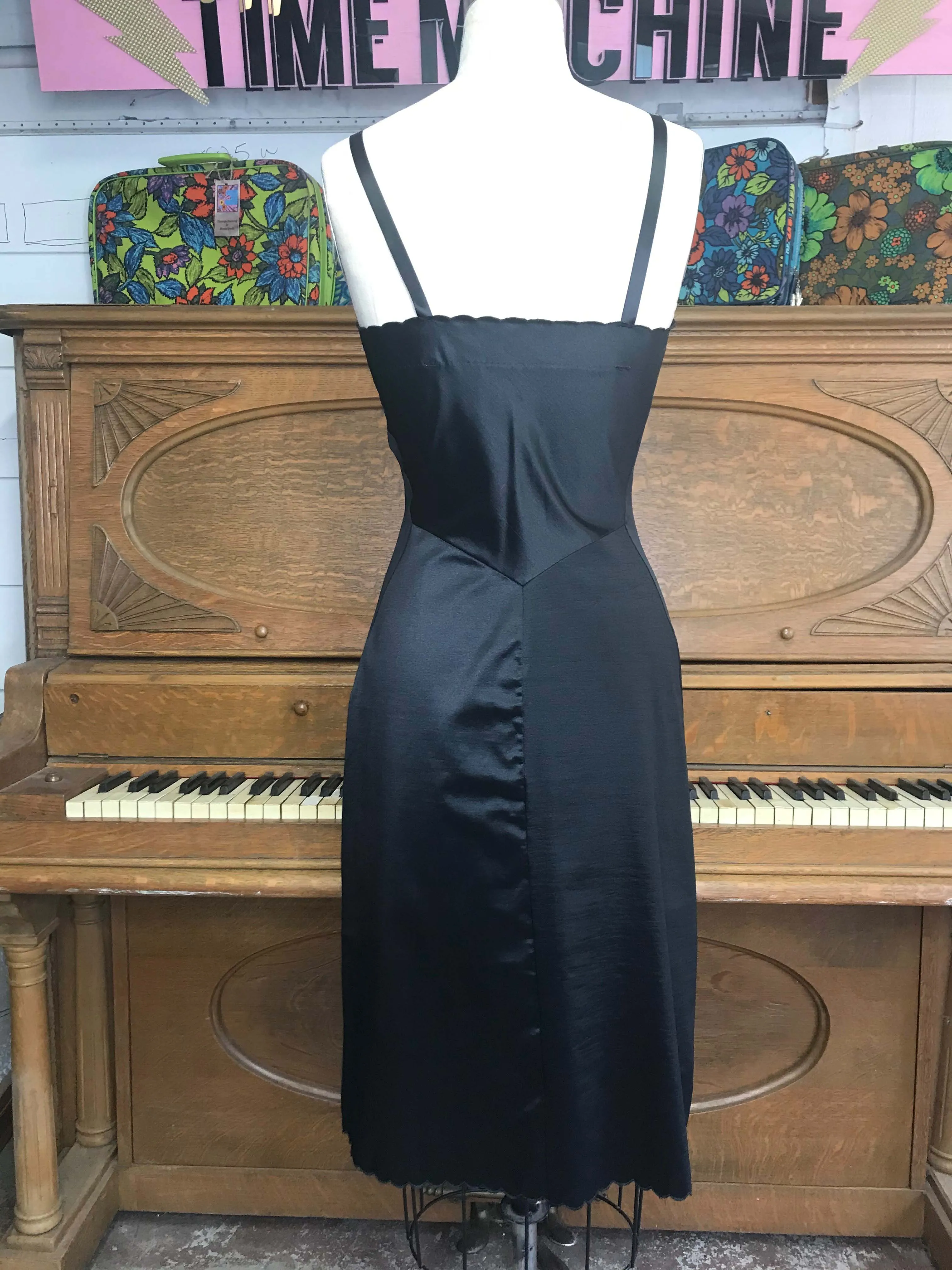 Vintage 1950s | Shadowline Black Stiff Tafetta Scalloped Lingerie Pin up Slip XS